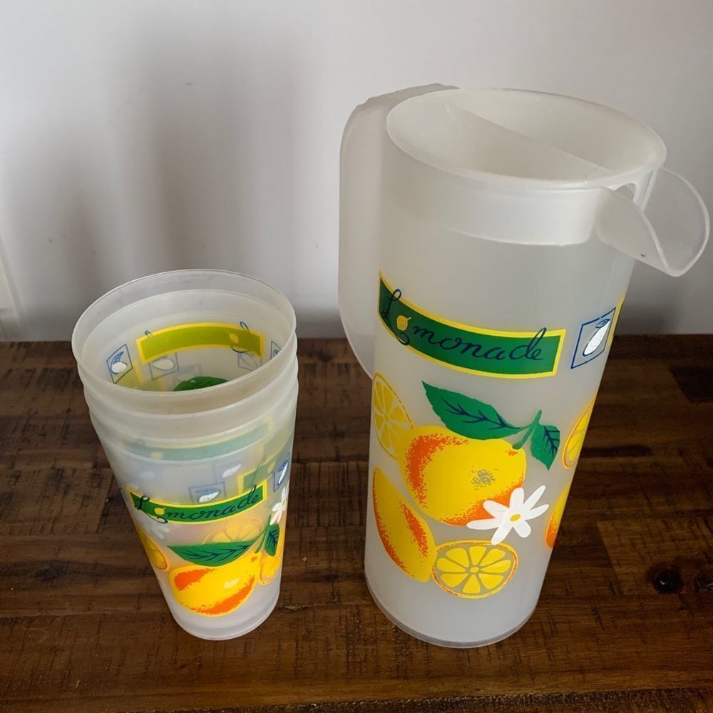 Retro 70's Lemonade 4 Tumblers Glasses Pitcher